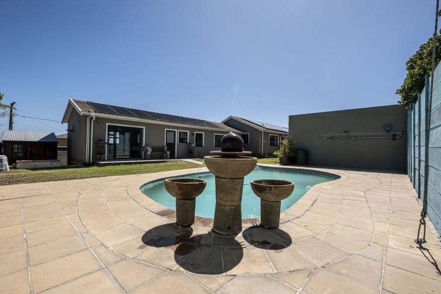 5 Bedroom Property for Sale in Protea Heights Western Cape